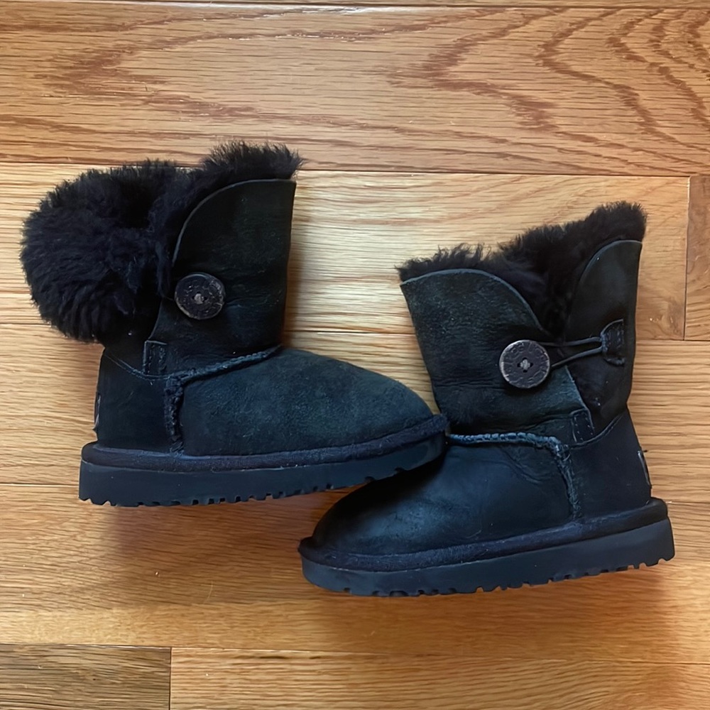 UGG Toddler Black Size 7 single button boots